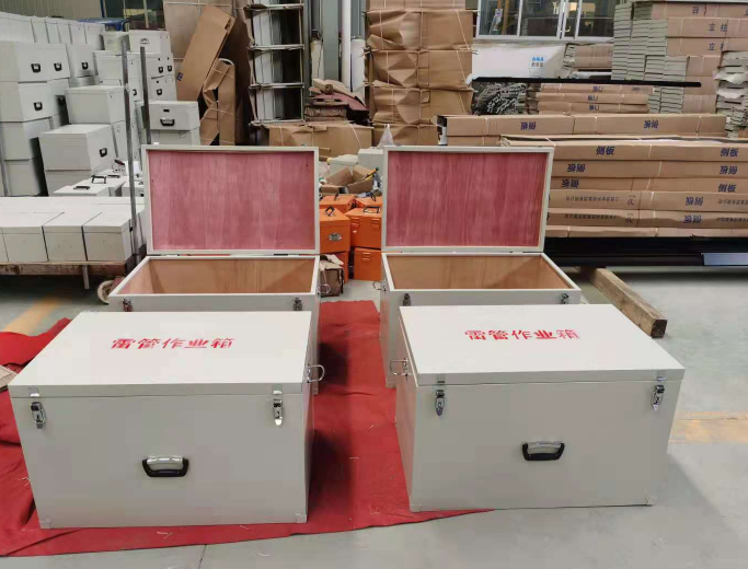 筠连放炮线和雷管炸药在矿山作业时如何存放？