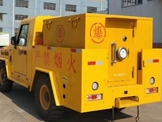 筠连凯龙爆破器材运输车:保障爆破任务的安全运行